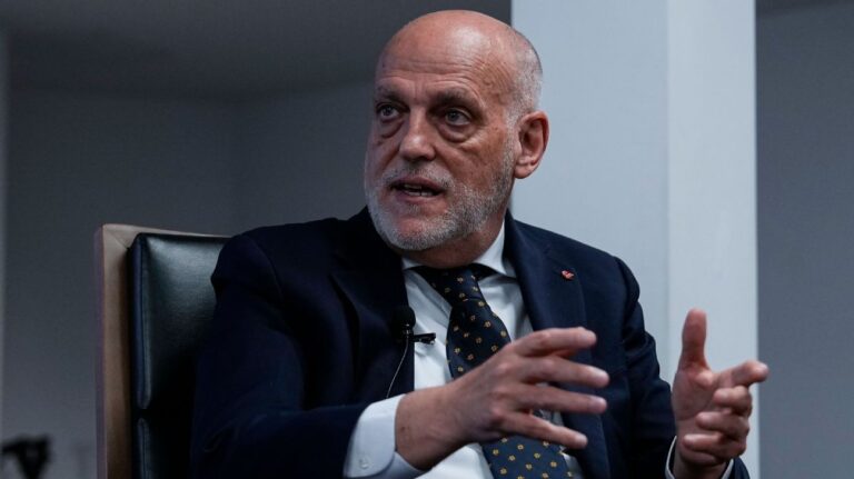 Tebas lamenta cancelamento de Barcelona x Villarreal em Miami e vê “oportunidade perdida”