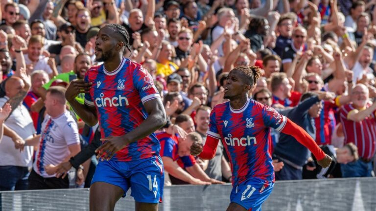 Mateta garante fim de mal-entendido com Zaha e foca em jogo da Conference League