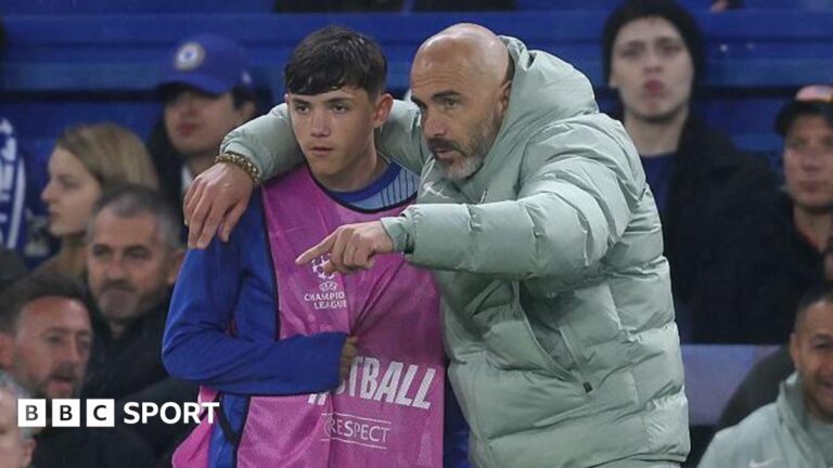 Reggie Walsh, de 17 anos, torna-se o mais jovem do Chelsea na Champions e simboliza projeto de base do clube