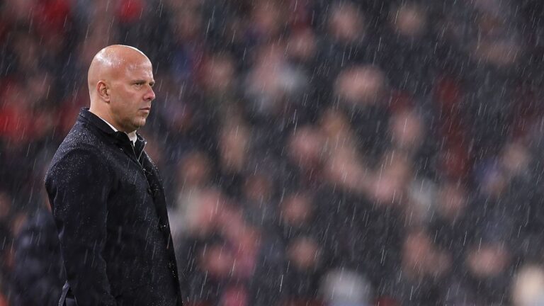 Derrota para o Crystal Palace tira Liverpool da Copa da Liga e eleva pressão sobre Arne Slot