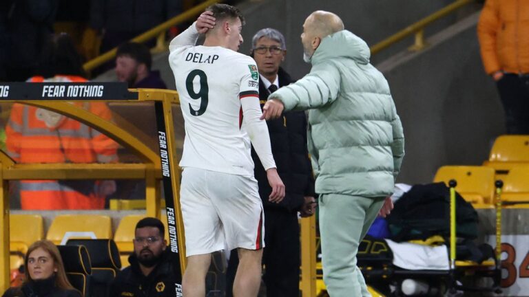 Maresca critica Delap por expulsão “estúpida” em triunfo do Chelsea sobre o Wolves