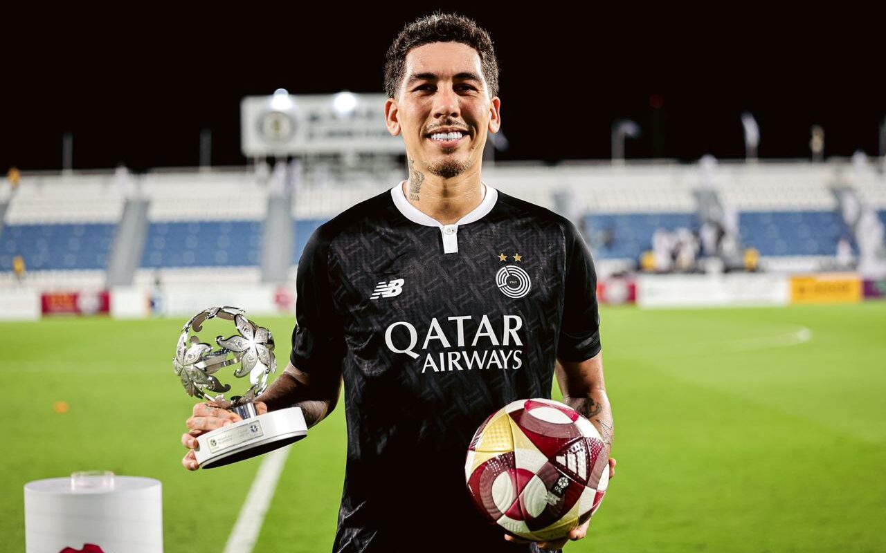 Firmino faz três gols e lidera goleada do Al-Sadd no Catar - Imagem do artigo original