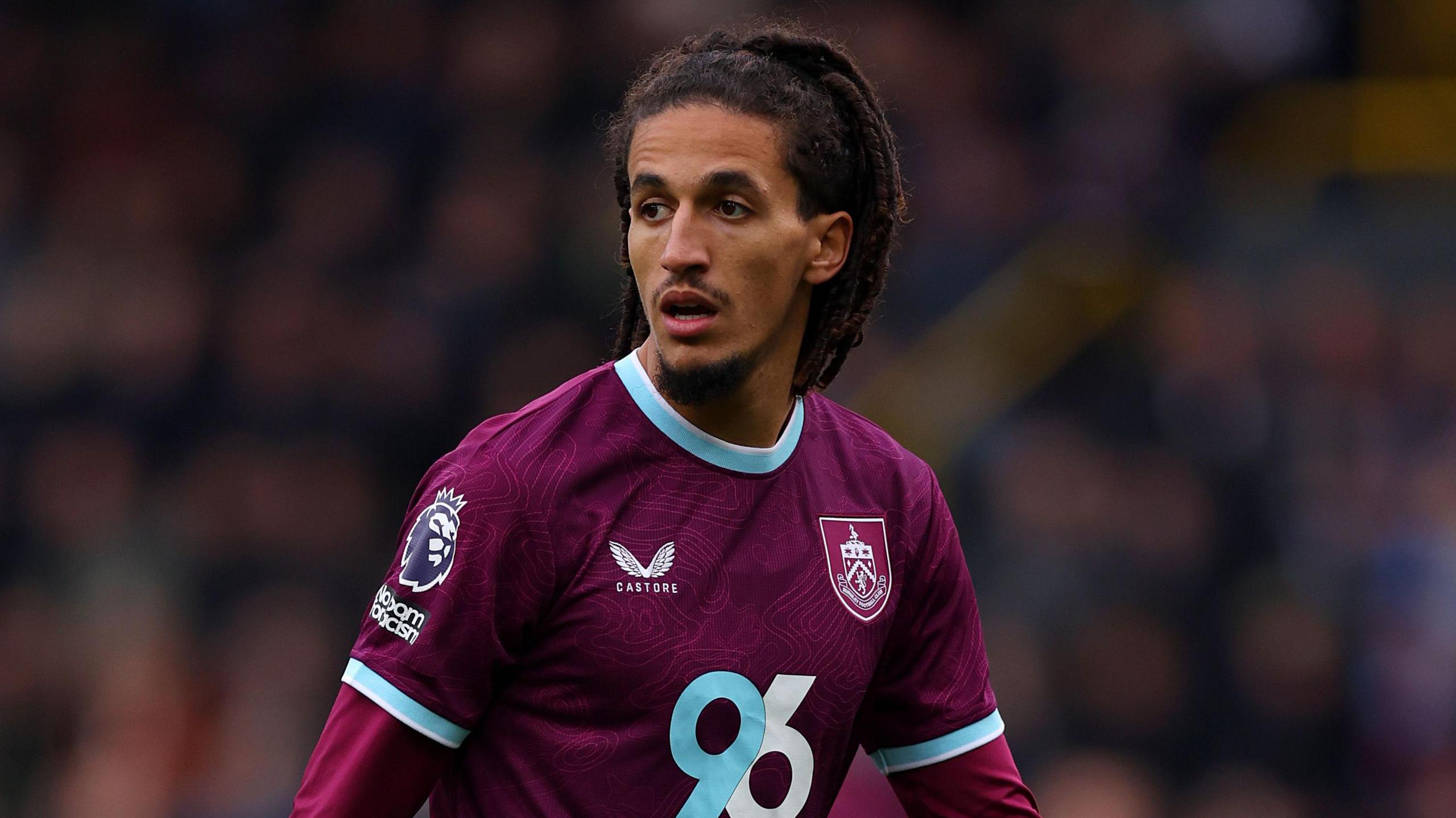 FA denuncia Hannibal Mejbri por suposta cusparada em torcedores do Leeds - Imagem do artigo original