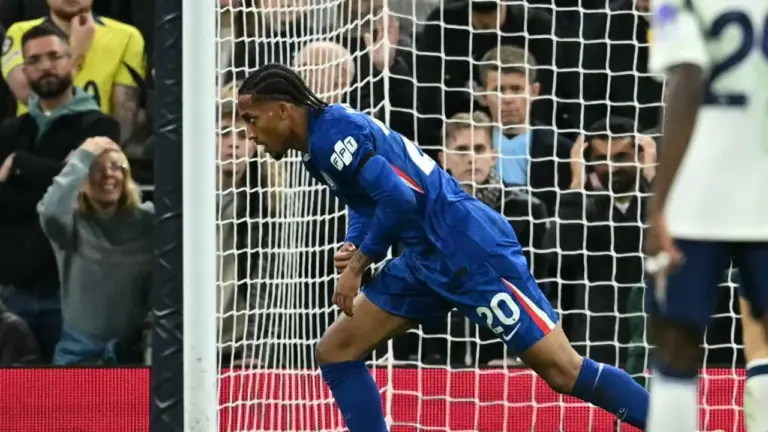 Vídeo de treinador europeu impressionado com gol de João Pedro viraliza com a frase “Só brasileiros”