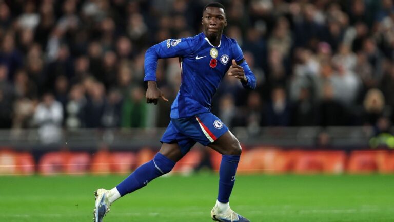 Maresca aponta Caicedo como um dos dois melhores volantes do mundo após triunfo do Chelsea