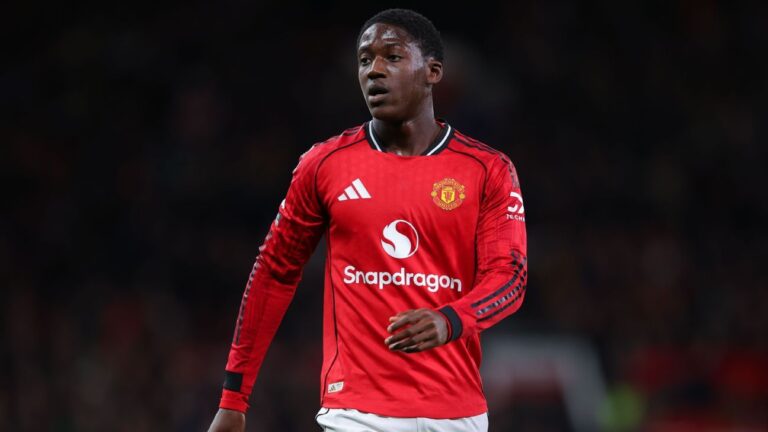 Napoli intensifica investida por empréstimo de Kobbie Mainoo; Bayern e Tottenham observam Jonathan David