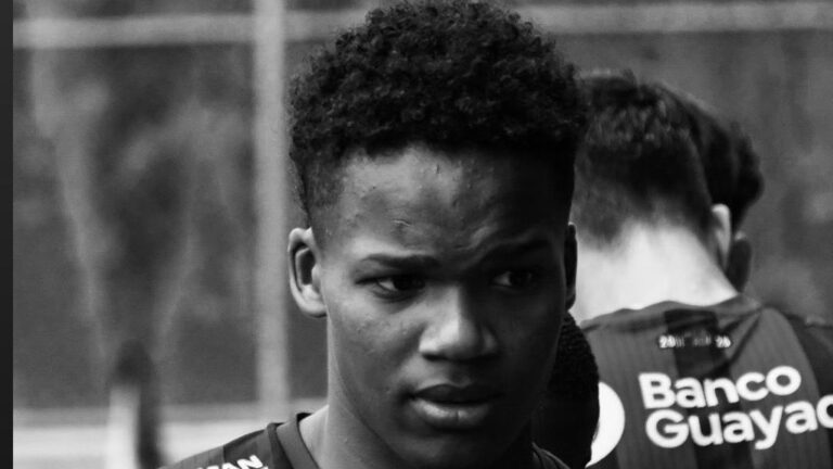 Jogador de 16 anos do Independiente del Valle morre após ser atingido por bala perdida em Guayaquil