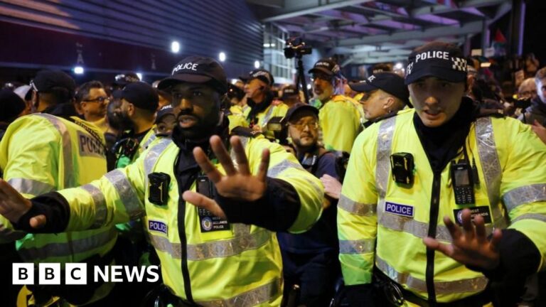 Protestos em Birmingham resultam em 11 prisões e mobilizam mais de 700 policiais no duelo Aston Villa x Maccabi Tel Aviv