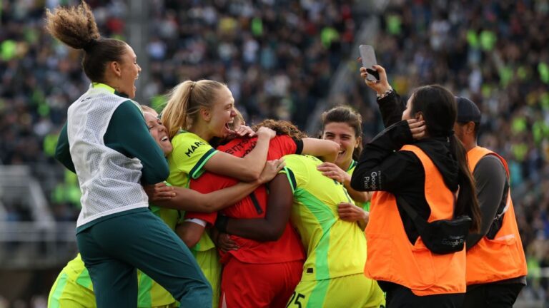 Spirit avança nos pênaltis e vai à semifinal da NWSL; Rodman fica no banco
