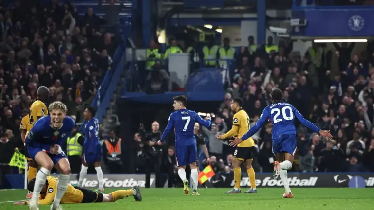 Torcedores do Chelsea elogiam brasileiro após vitória na Premier League