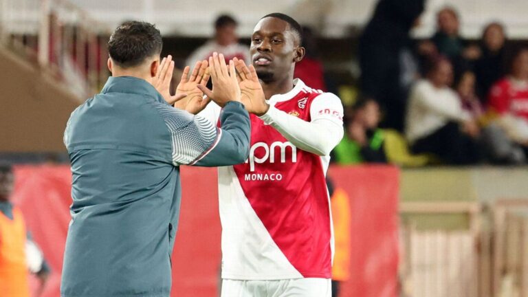 Balogun marca de pênalti, mas é expulso e Monaco sofre goleada do Lens na Ligue 1