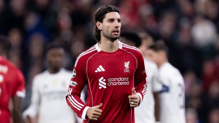 Manchester City e Real Madrid acompanham situação contratual de Szoboszlai no Liverpool