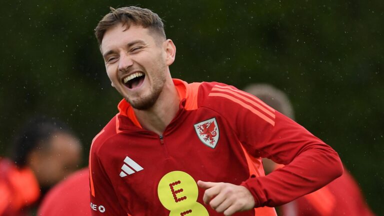 David Brooks celebra paternidade e reforça foco em levar País de Gales à Copa do Mundo