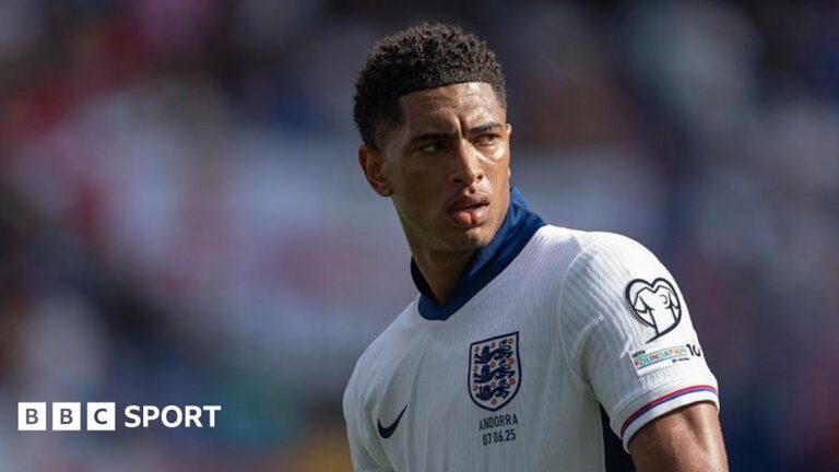 Bellingham deve começar no banco contra a Sérvia; Morgan Rogers atua como camisa 10