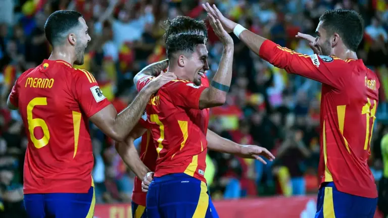 Espanha goleia, Bélgica tropeça e definição das vagas diretas fica para a última rodada das Eliminatórias Europeias