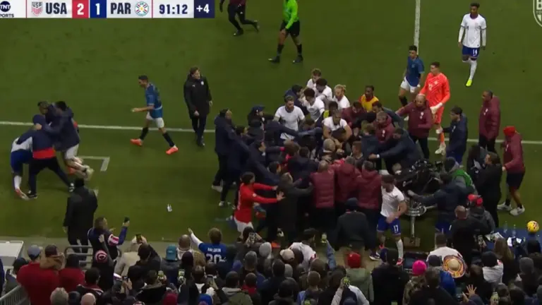 Jogador do Palmeiras participa de briga generalizada em amistoso