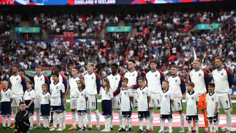 Craque inglês desbanca recorde de Pelé em vitória sobre a Albânia