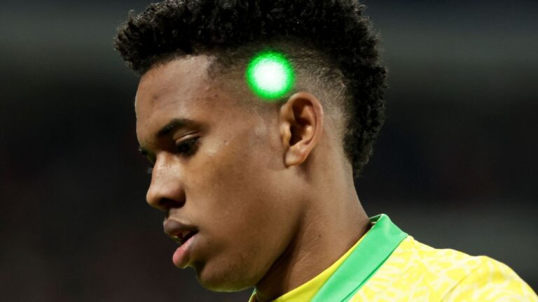 Paquetá erra pênalti após ordem de Ancelotti e Brasil explica mudança de batedor