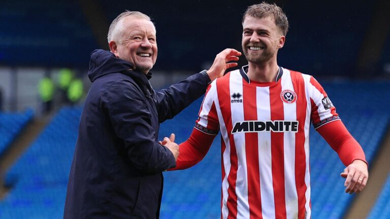 Sheffield United vence clássico e mantém esperança de reação na Championship