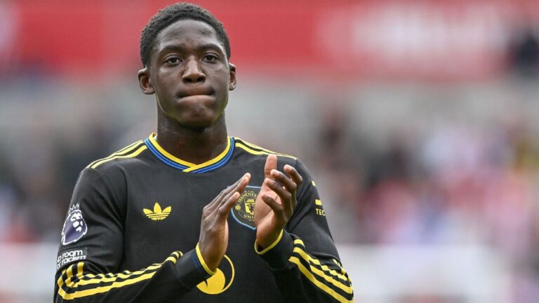 Amorim avisa que Manchester United segurará Mainoo e Zirkzee se for do interesse do clube