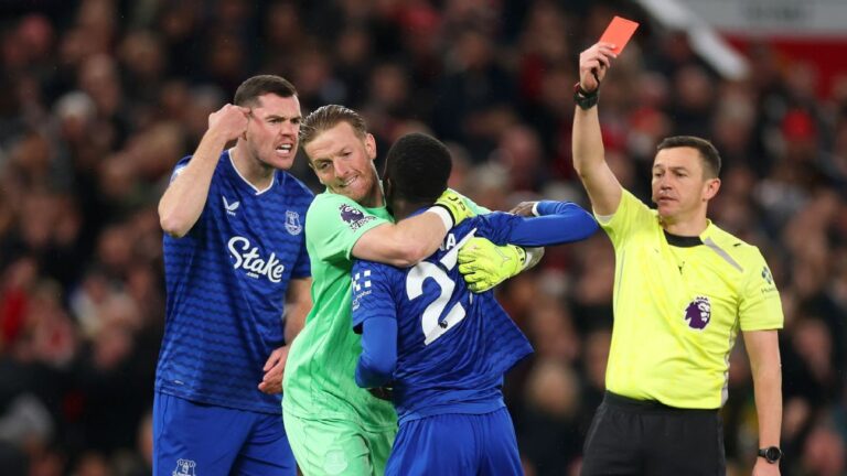 Moyes defende Gueye após agressão a companheiro e vitória do Everton em Old Trafford