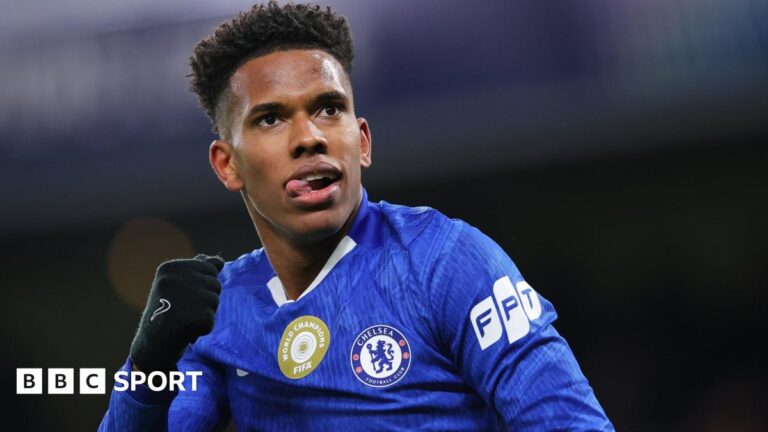 Estevão brilha e ofusca Lamine Yamal na vitória do Chelsea sobre o Barcelona pela Champions