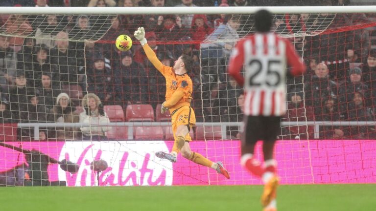 Tyler Adams marca de antes do meio-campo e garante o gol mais longo da temporada na Premier League