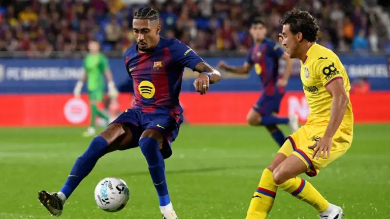 Técnico do Barcelona elogia Raphinha e admite ausência sentida no time