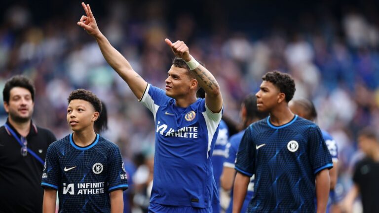 Filho de Thiago Silva, Isago assina primeiro contrato profissional com o Chelsea